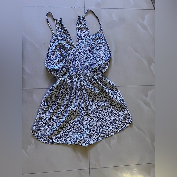Maitai short jumpsuit floral blue/white L lightweight Romper - Picture 13 of 14